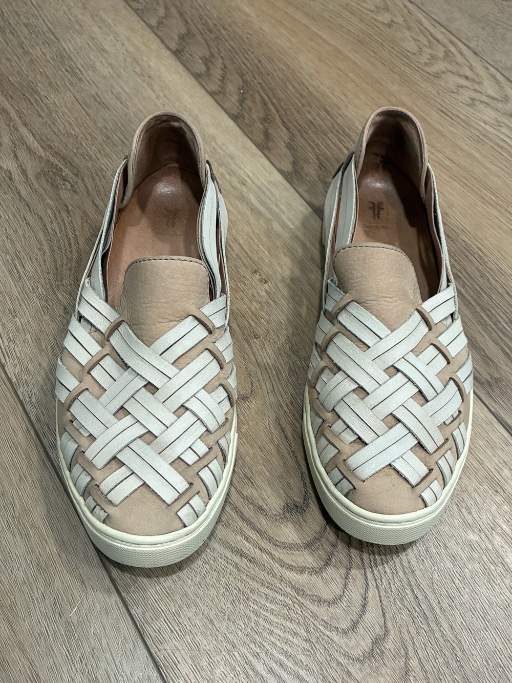 Frye Ivy Huarache sneakers sz 7.5 wide